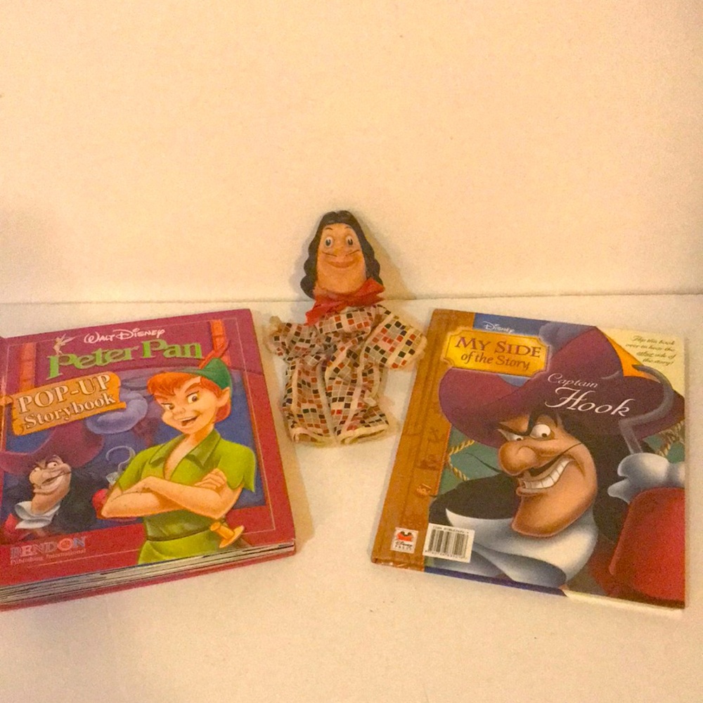 Vintage Captain Hook 🪝 puppet Peter Pan books